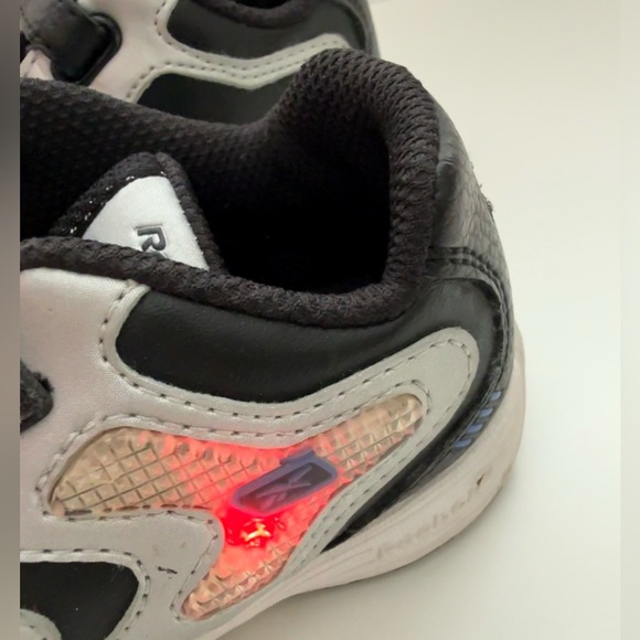 Kids Black and Silver Velcro Shoes with lights - Size 6.5 - Picture 3 of 8